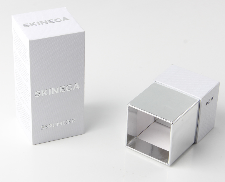 香水精裝盒廠家?guī)惚鎰e真假白紙板！