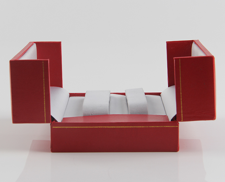 你的盒子油墨脫粉？看看手表包裝盒生產(chǎn)廠家是怎么解決的吧