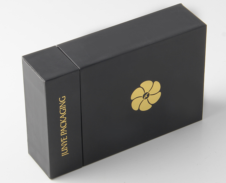 香水包裝在訂做完了之后，要趕緊處理龜裂的情況