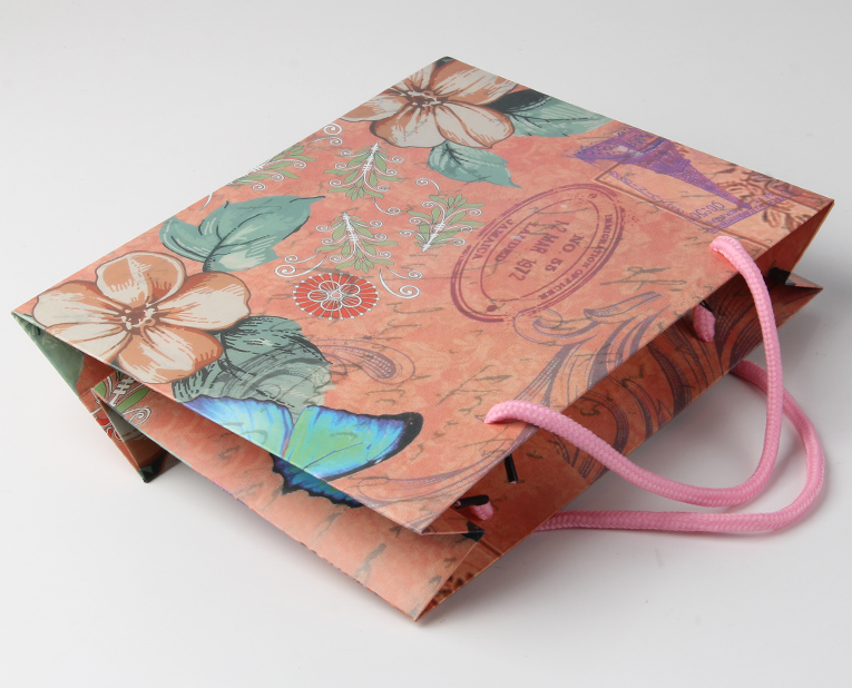 發(fā)改委實(shí)錘塑料垃圾，對(duì)化妝品禮品袋工廠來(lái)說(shuō)，紙質(zhì)將取代