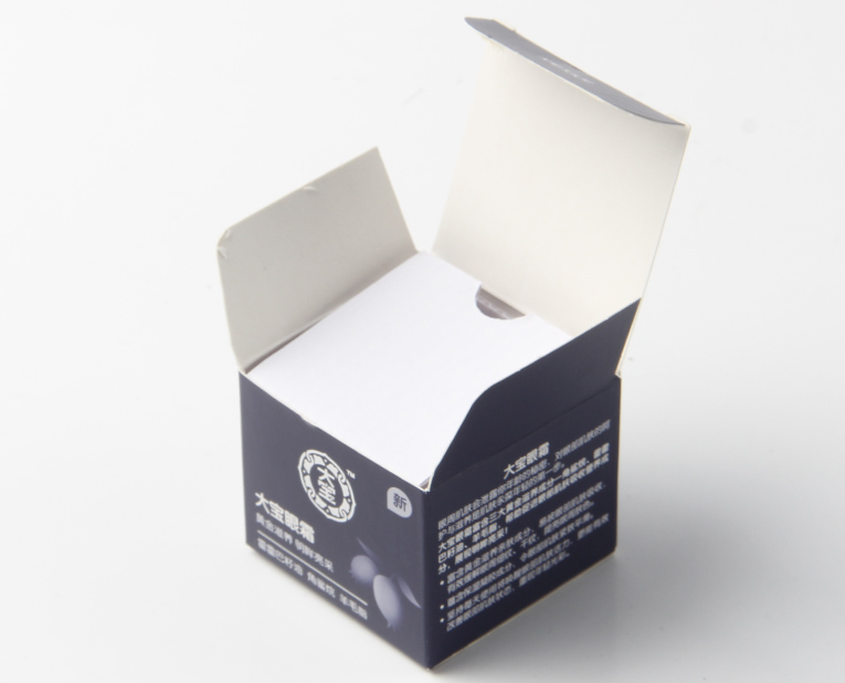 化妝品盒廠家的老師傅，為了讓工人早點放假，放出大招解決飛墨