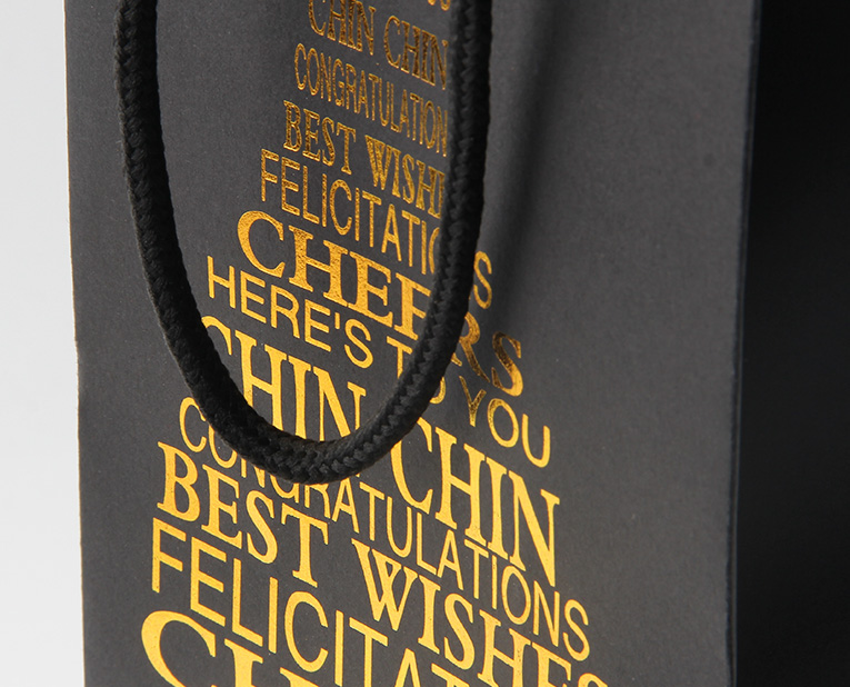 皮具禮品袋定做的質(zhì)量，其實(shí)能由&ldquo;啞巴&rdquo;傳遞出來