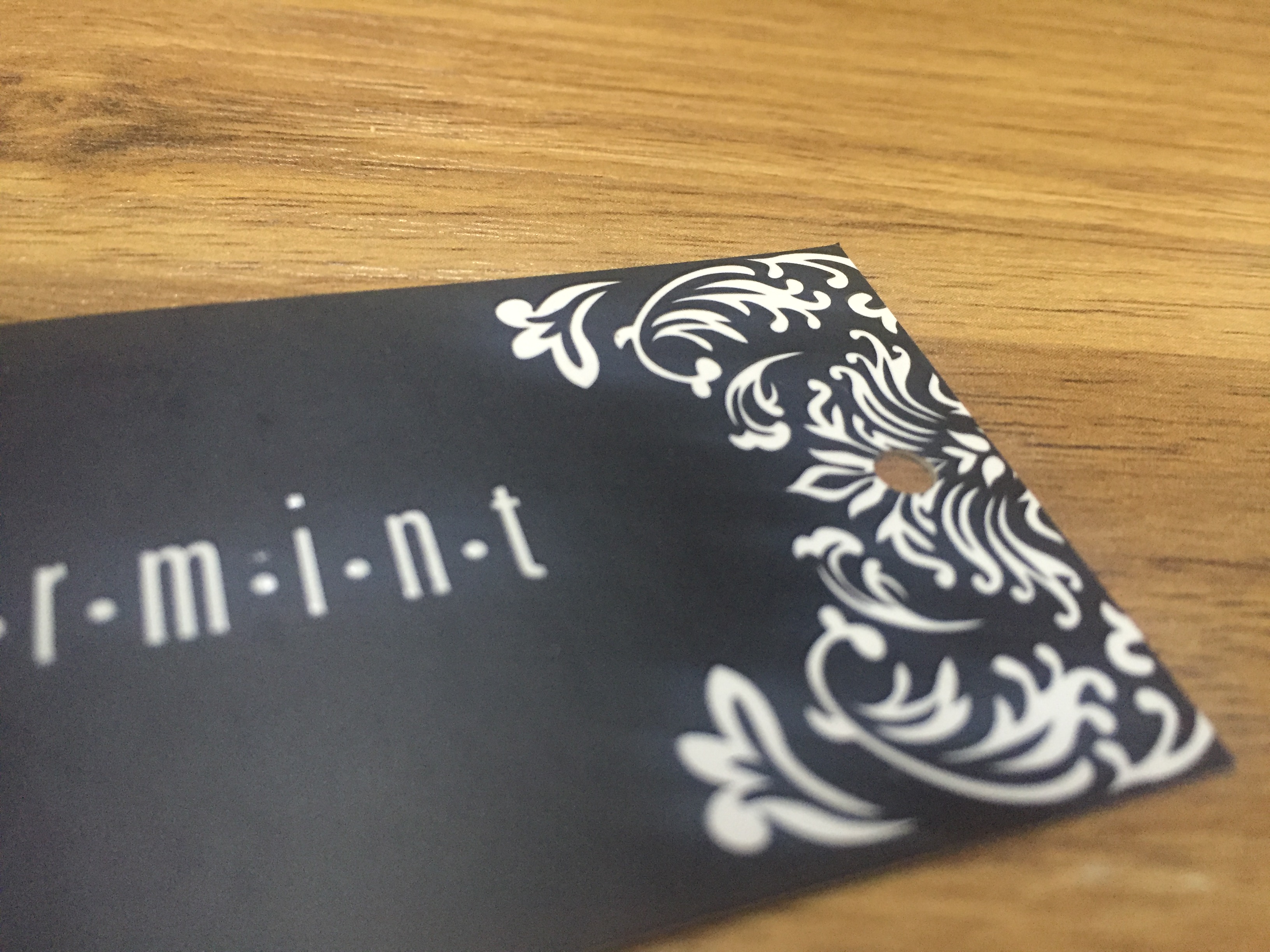 從t恤紙牌工廠回來的譚師傅，告訴我們他的苦逼經(jīng)歷