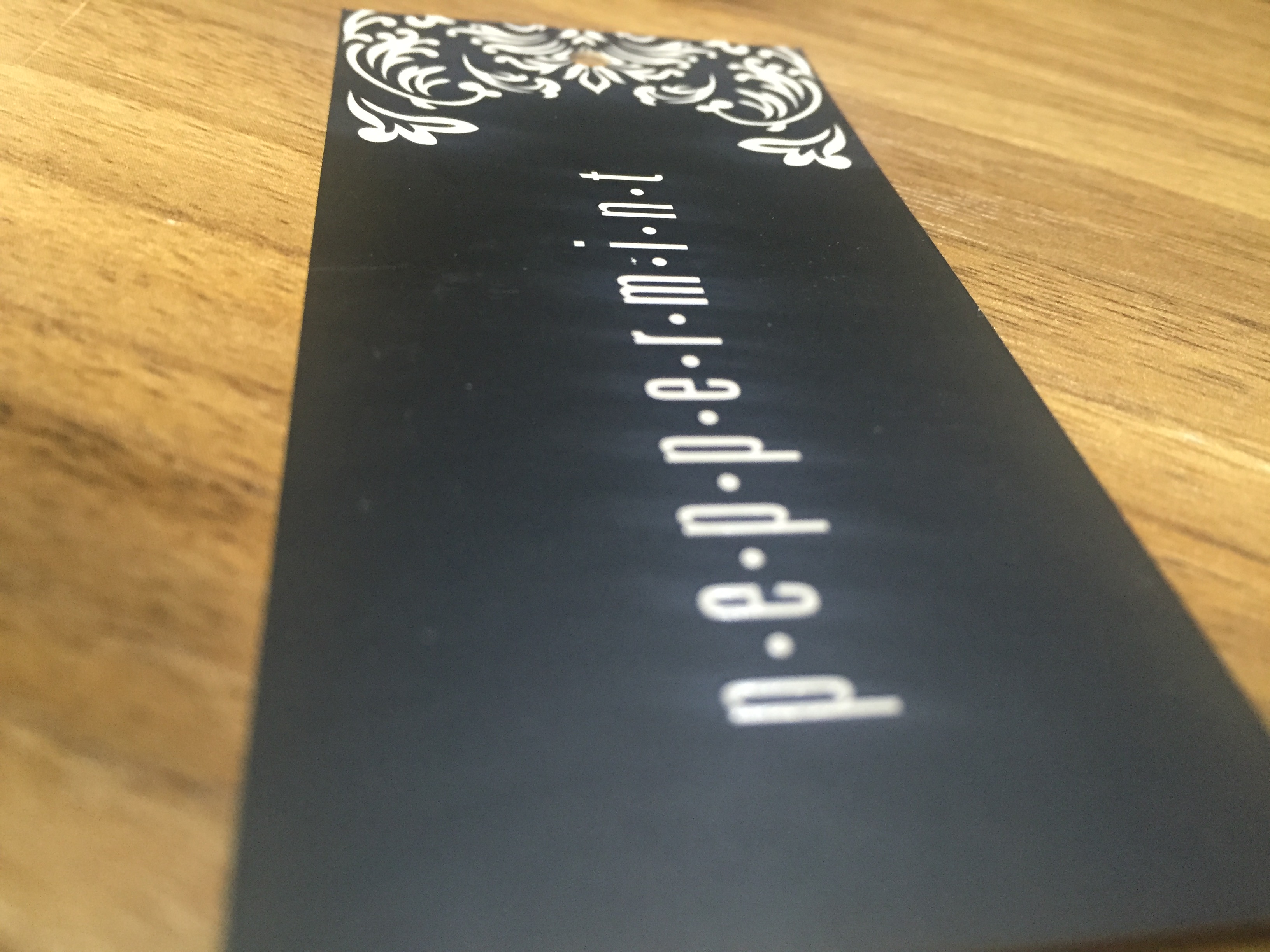 從t恤紙牌工廠回來的譚師傅，告訴我們他的苦逼經(jīng)歷