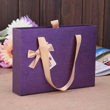 2018不知道手拎紙袋定做什么顏色，不防考慮霸氣十足的紫色！