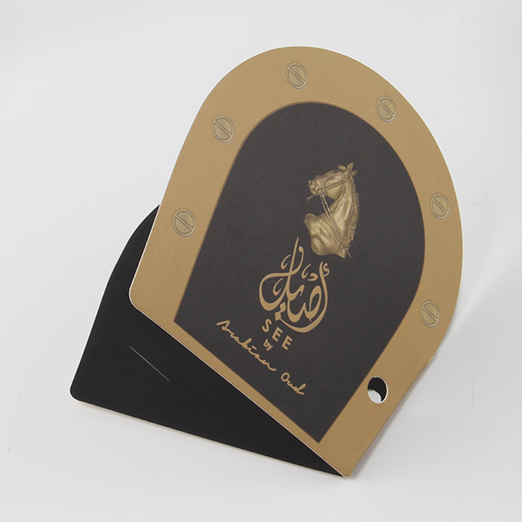 服裝的吊牌該怎么設(shè)計(jì)？問(wèn)問(wèn)生產(chǎn)廠家的設(shè)計(jì)師更靠譜