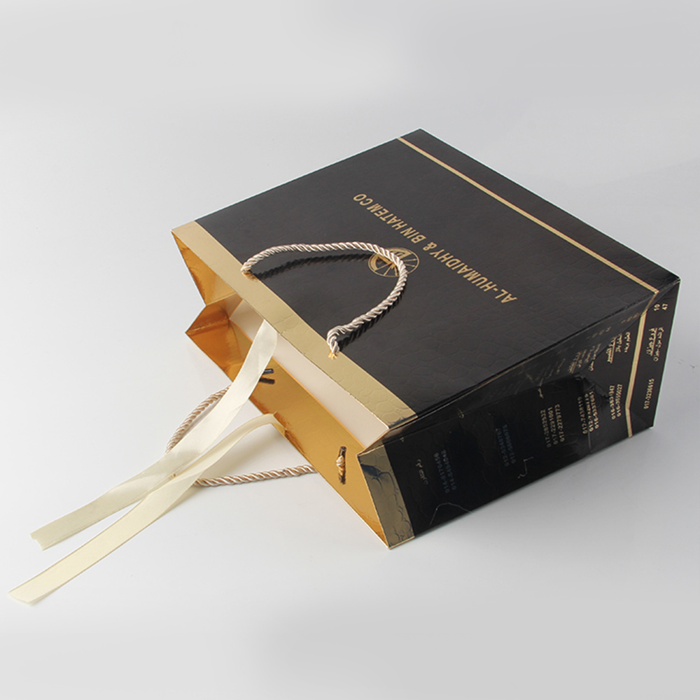 這個(gè)手提袋中間商皮一哈很開(kāi)心，被教育了一番了吧