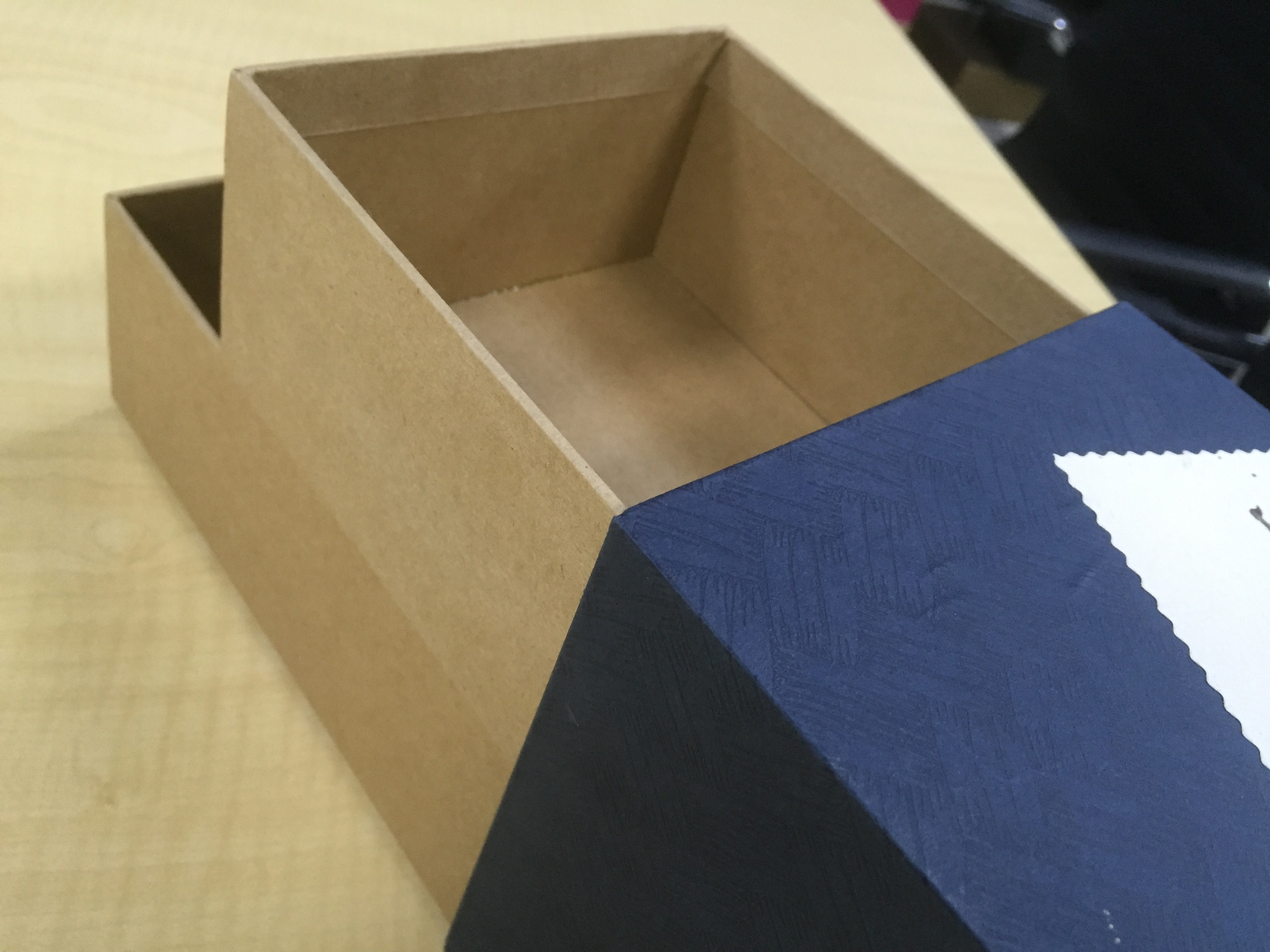 有保健品商家對禮品盒工廠的天地蓋不服，只好祭出雙開抽屜盒