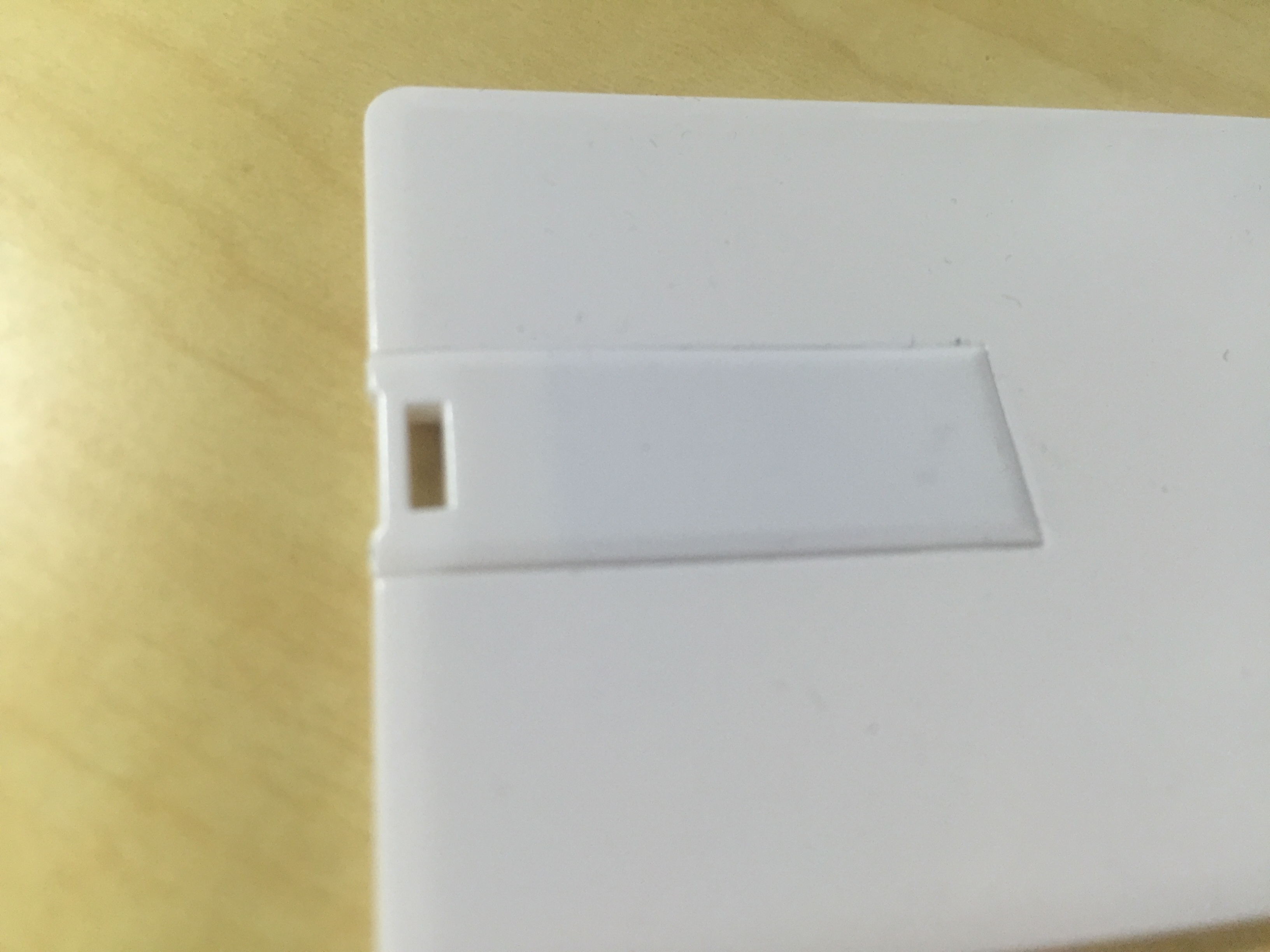 因?yàn)閮?nèi)衣吊牌標(biāo)簽用pvc還是傳統(tǒng)紙牌訂做問題，成了尬聊