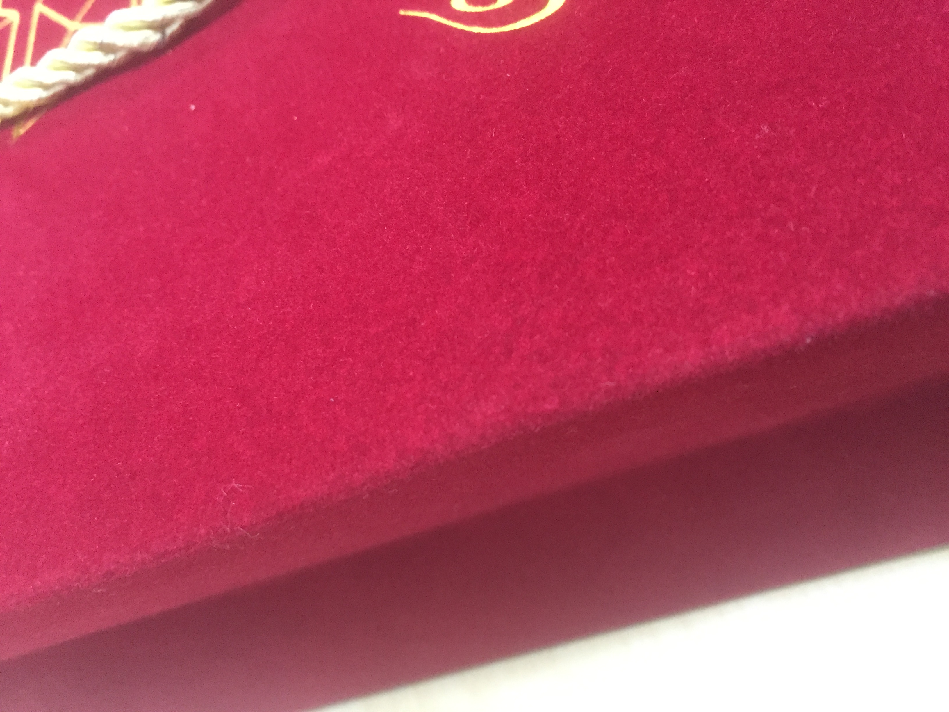 分享1個讓珠寶首飾紙袋設(shè)計(jì)變高檔的方法