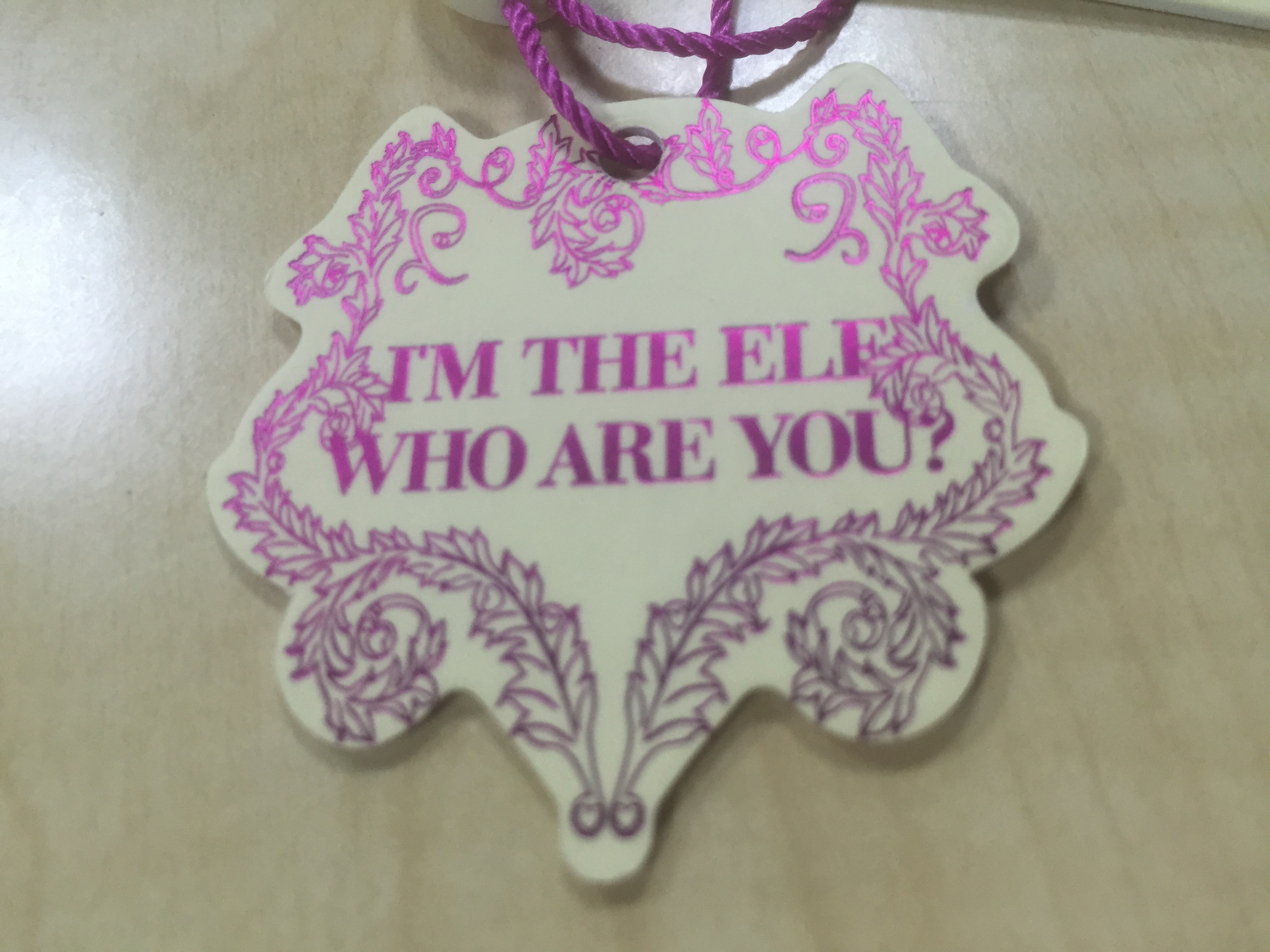 總說服裝吊牌的設(shè)計要注意燙印尺寸，解析到底是多大尺寸