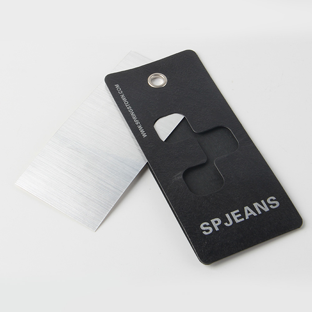 電子產(chǎn)品吊牌定制考慮好這些要素，鏤空工藝也挺不錯(cuò)