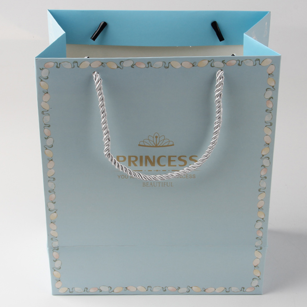 香水紙袋訂制如果紙材料不好會有這兩個(gè)直接后果 香水紙袋訂制如果紙材料不好會有這兩個(gè)直接后果