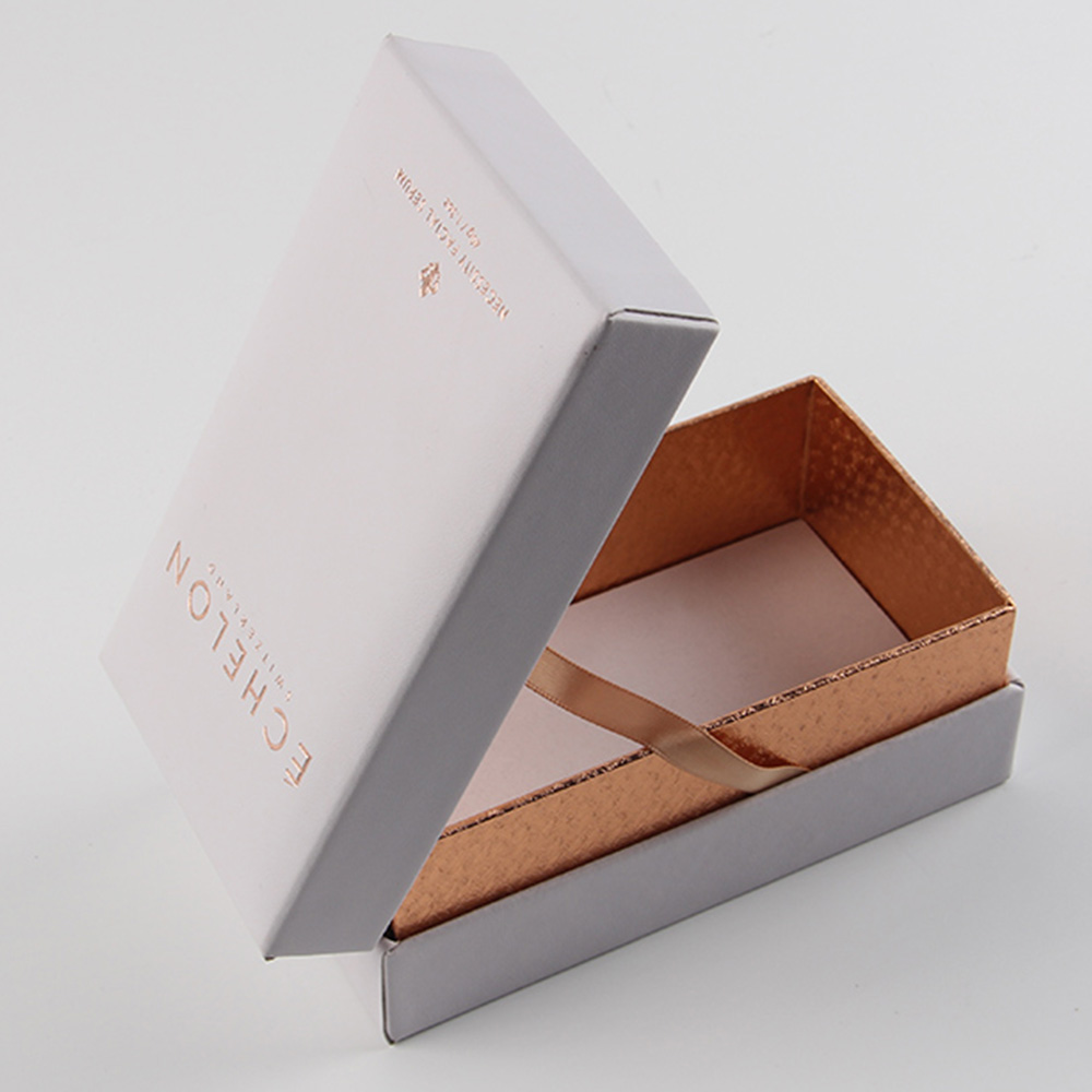 沒有印刷設(shè)備的廠家做香水禮品盒訂制會(huì)出問題嗎 沒有印刷設(shè)備的廠家做香水禮品盒訂制會(huì)出問題嗎