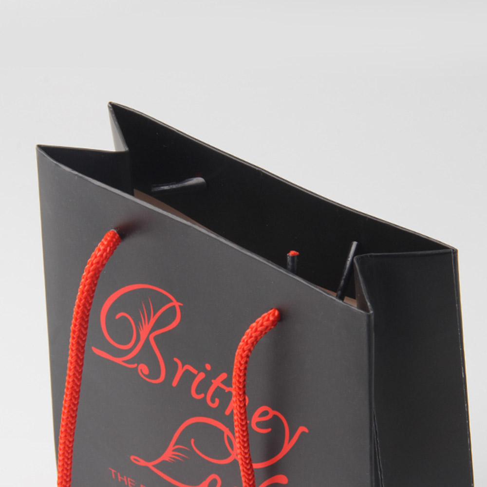 襯衫紙袋訂制高度的問題也比較棘手 襯衫紙袋訂制高度的問題也比較棘手