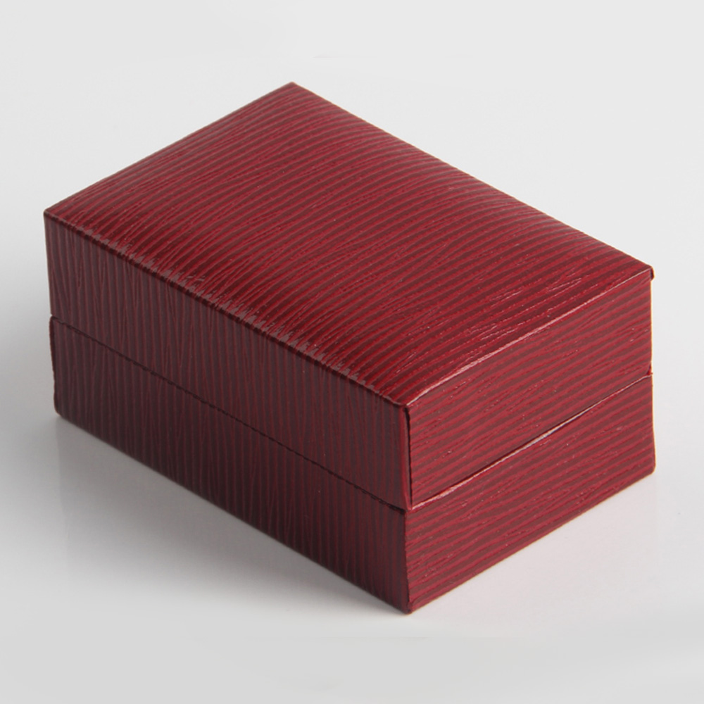 戒指包裝盒工廠這么喜歡翻蓋盒其實是有講究的 戒指包裝盒工廠這么喜歡翻蓋盒其實是有講究的