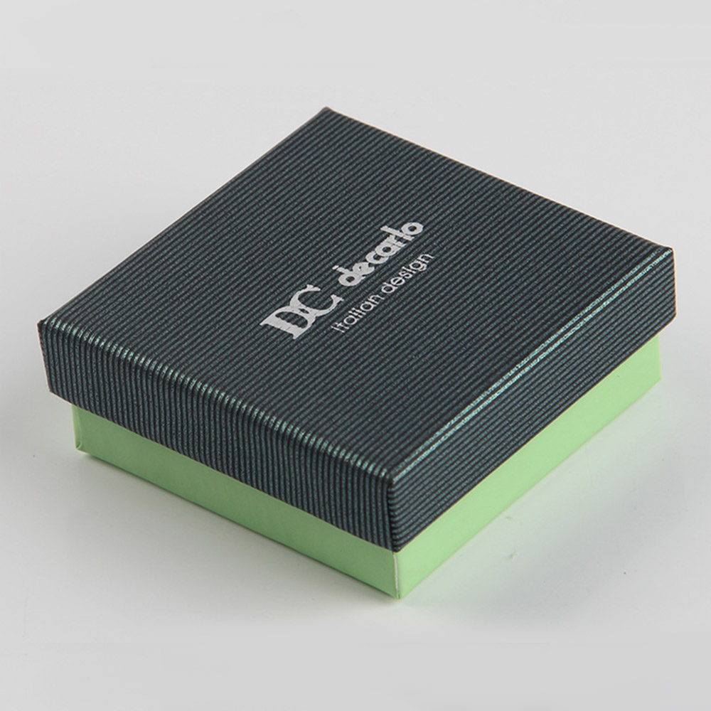 珠寶精裝盒定做最大的內(nèi)托勁敵居然是異味！