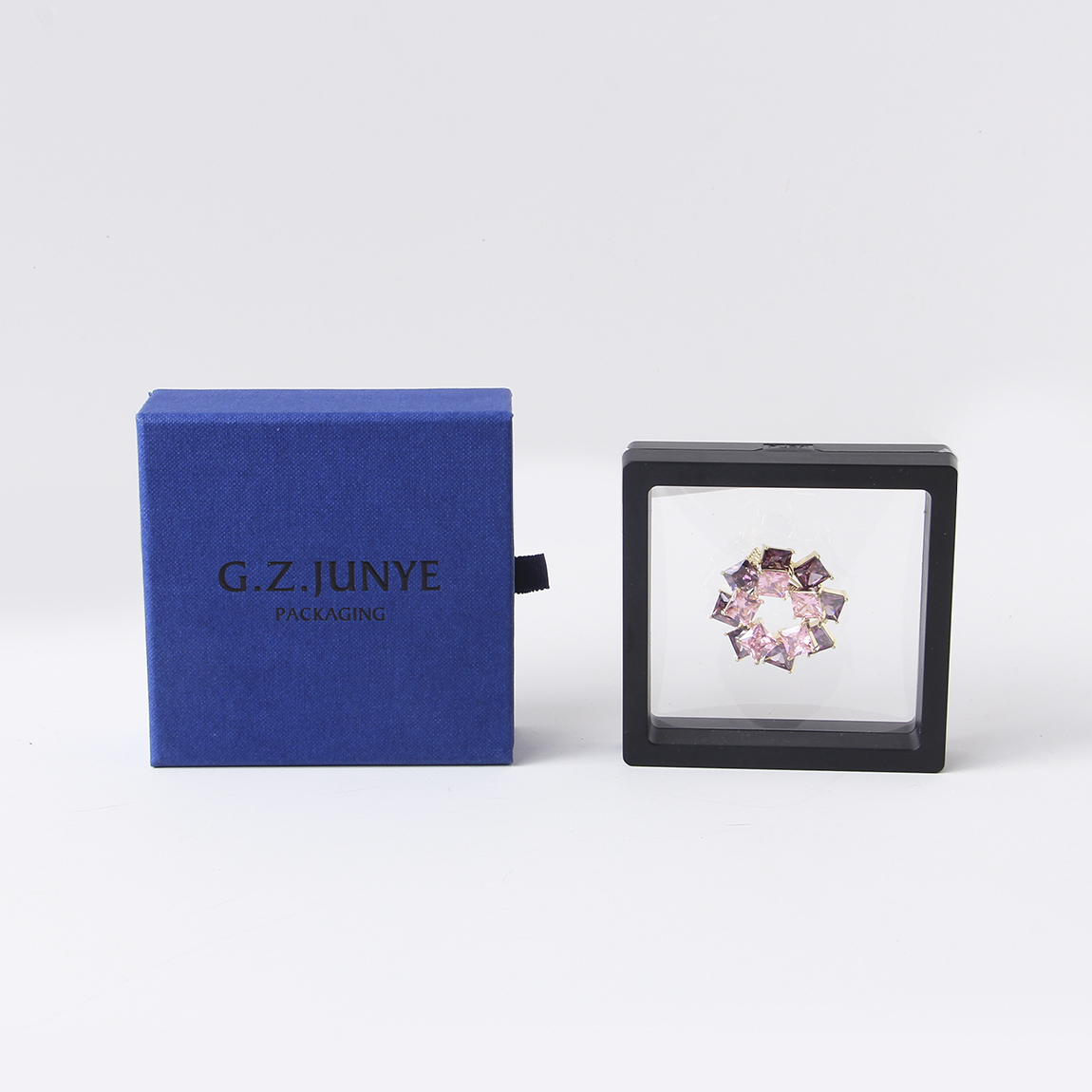 紙質(zhì)珠寶包裝盒會有哪些生產(chǎn)上的細節(jié)需要注意？