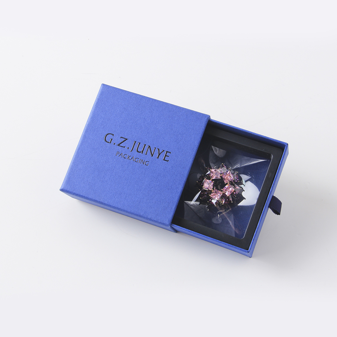 紙質(zhì)珠寶包裝盒會有哪些生產(chǎn)上的細節(jié)需要注意？